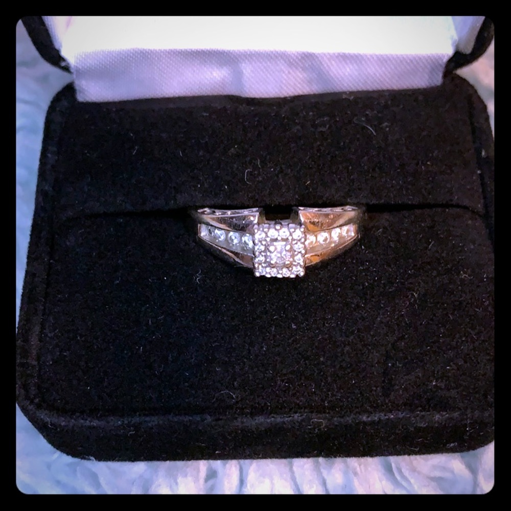 Diamond engagement ring